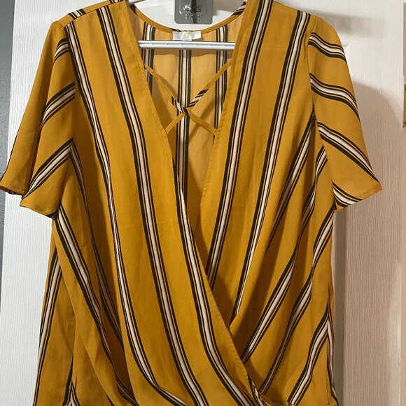 C Womens Gold Yellow Pattern Polyester V-Neck Short Sleeve Top Blouse Size Large - Picture 1 of 3